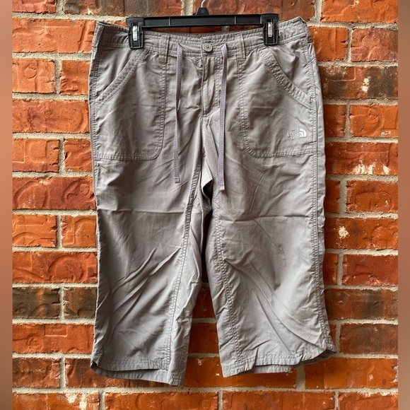 The North Face Womens 10 Gray Outdoor Hiking Cropped Capri Pants Stow Pocket - Picture 11 of 11